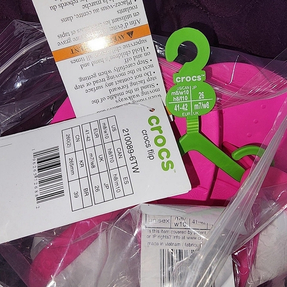 CROCS Women's Vibrant Pink Sandals - Picture 9 of 10